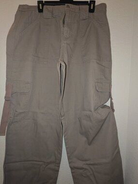 RSQ Womens Mid Rise Cargo Tape Pocket Twill Pants Size 33 Never Worn